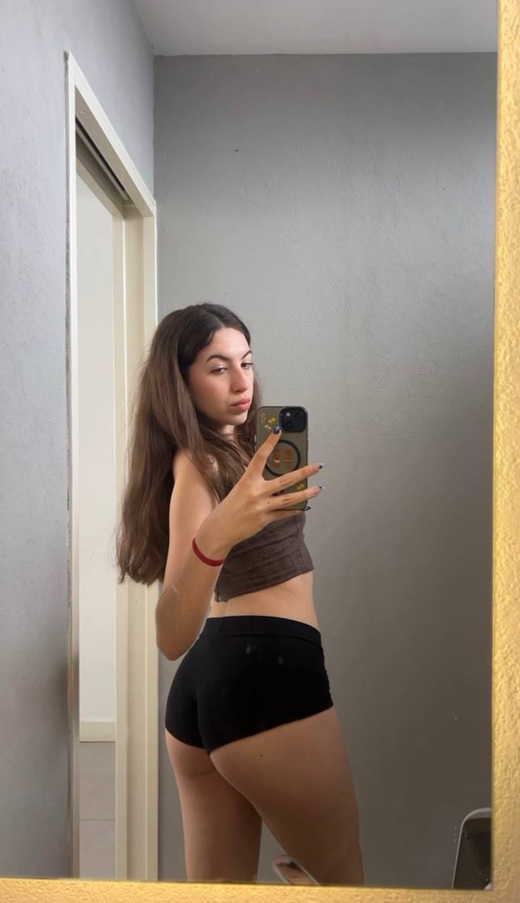 Amber in her underwear in La Paz