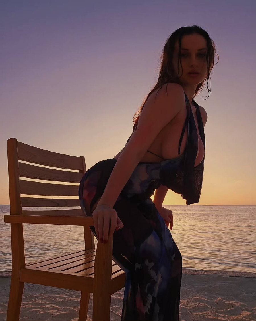 Sexy girl Miranda Faith nude in La Paz