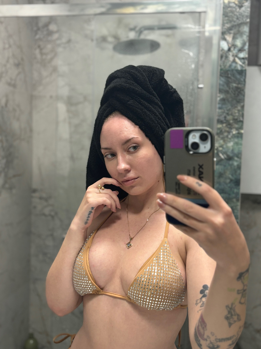 Nude girl KateV in La Paz