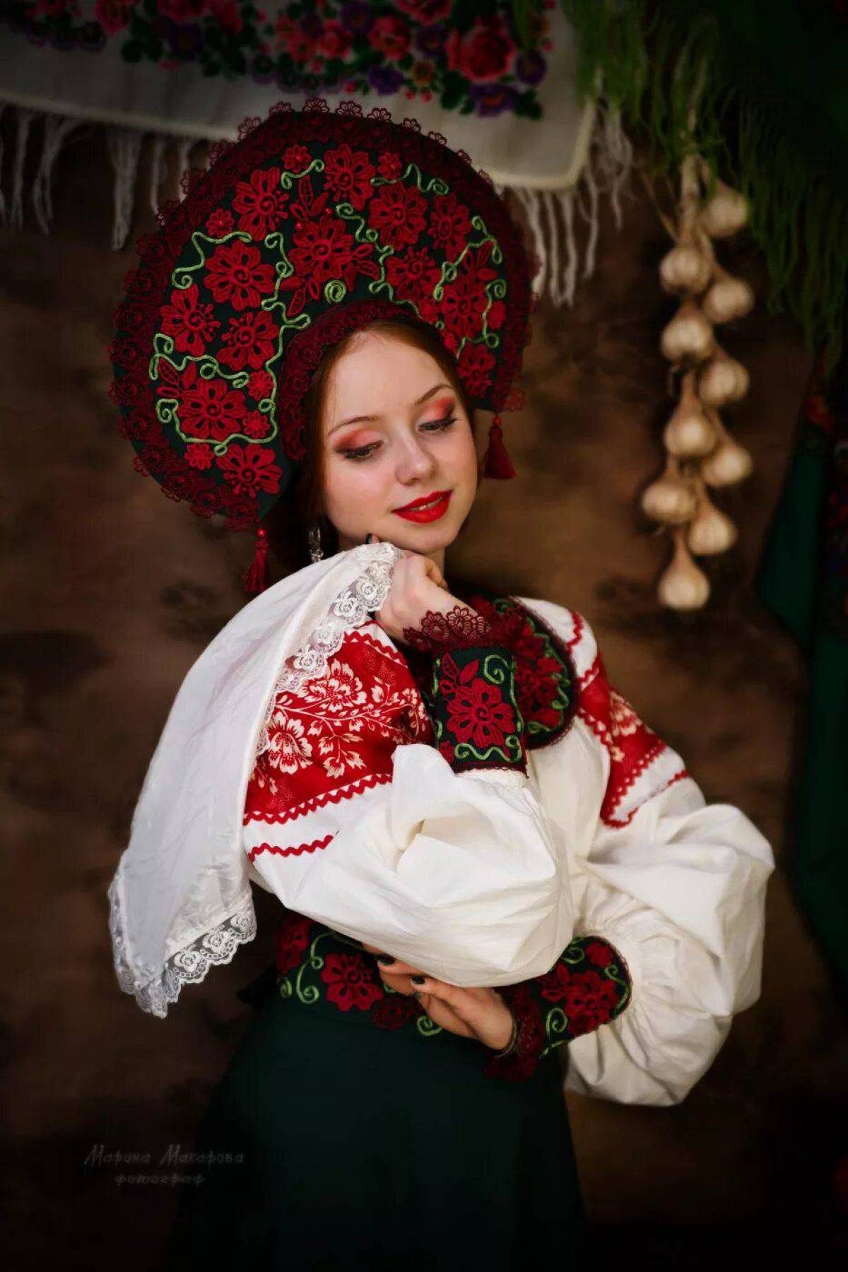 Women in Slavic costumes underwear in La Paz
