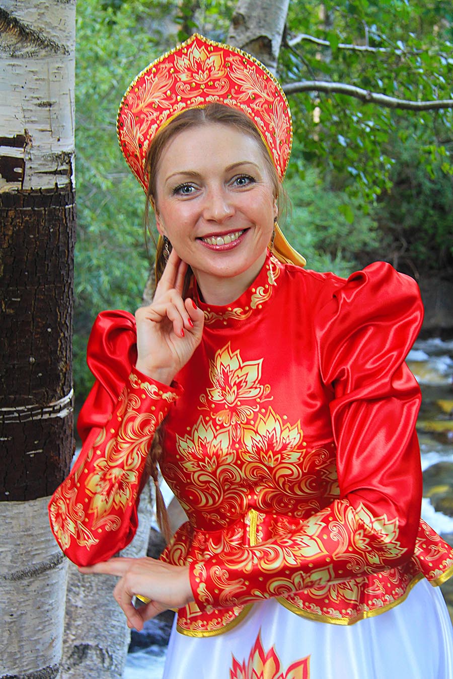 Women in Slavic costumes in La Paz