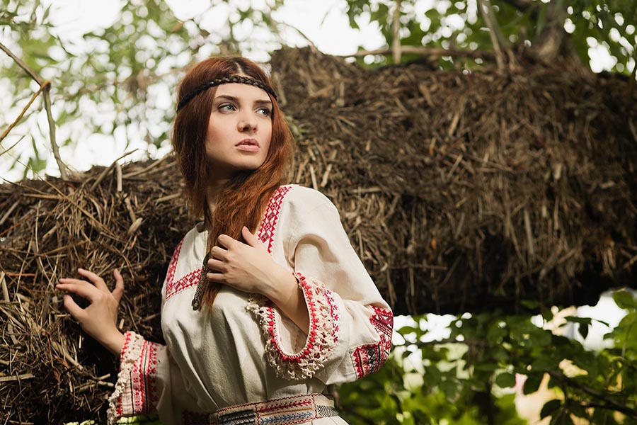 Women in Slavic costumes in La Paz