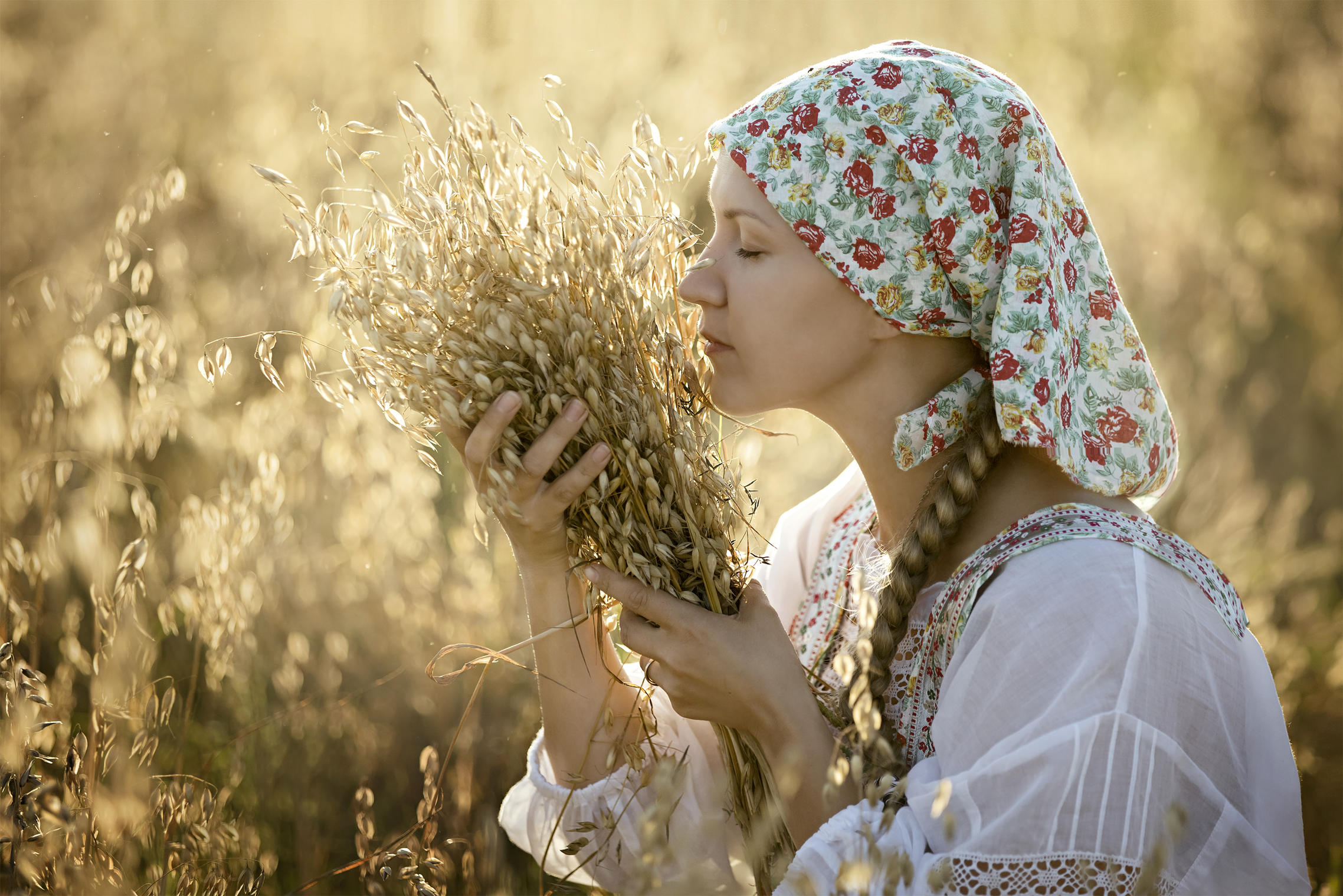 Photo Women in Slavic costumes in La Paz
