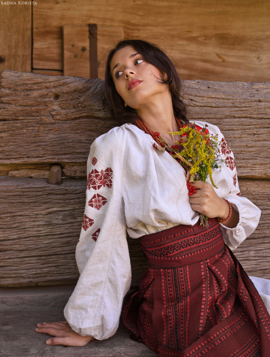 Girls in Slavic costumes in La Paz