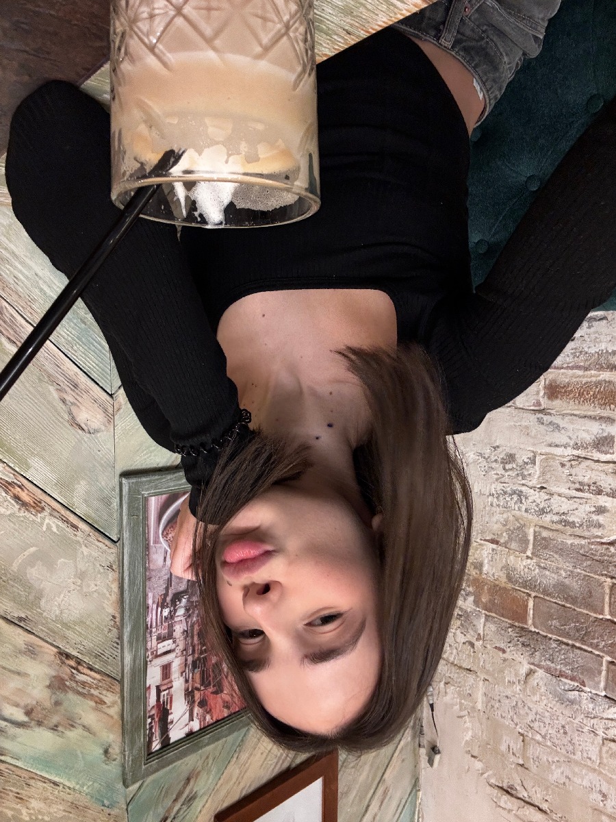 Fresh photos, fresh mood — Tina online in La Paz